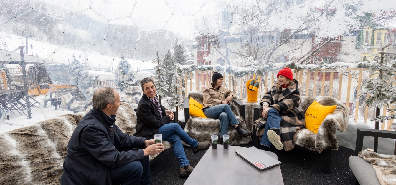 Un groupe d'entrepreneurs dans le rues de Tremblant