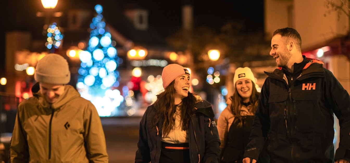 Un groupe d'entrepreneurs dans le rues de Tremblant